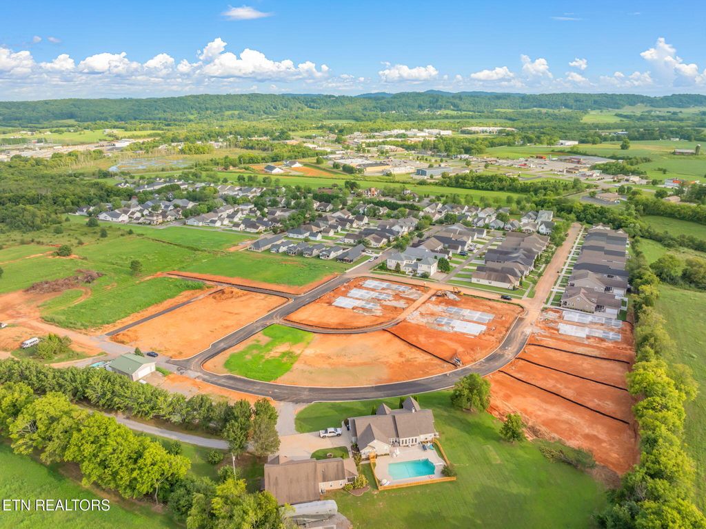 Photo of 914 Stratford Avenue, Sweetwater, TN 37874 (MLS # 1314779)