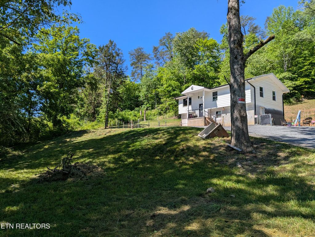 Photo of 1209 E Bullrun Valley Drive, Powell, TN 37849 (MLS # 1340155)
