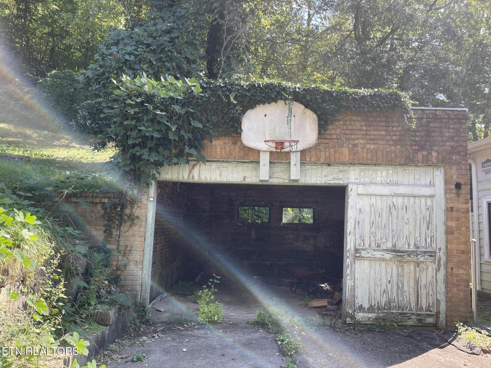 684 Cumberland Ave