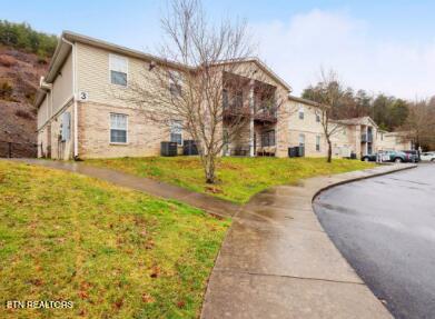 2995 Blue Springs Pkwy