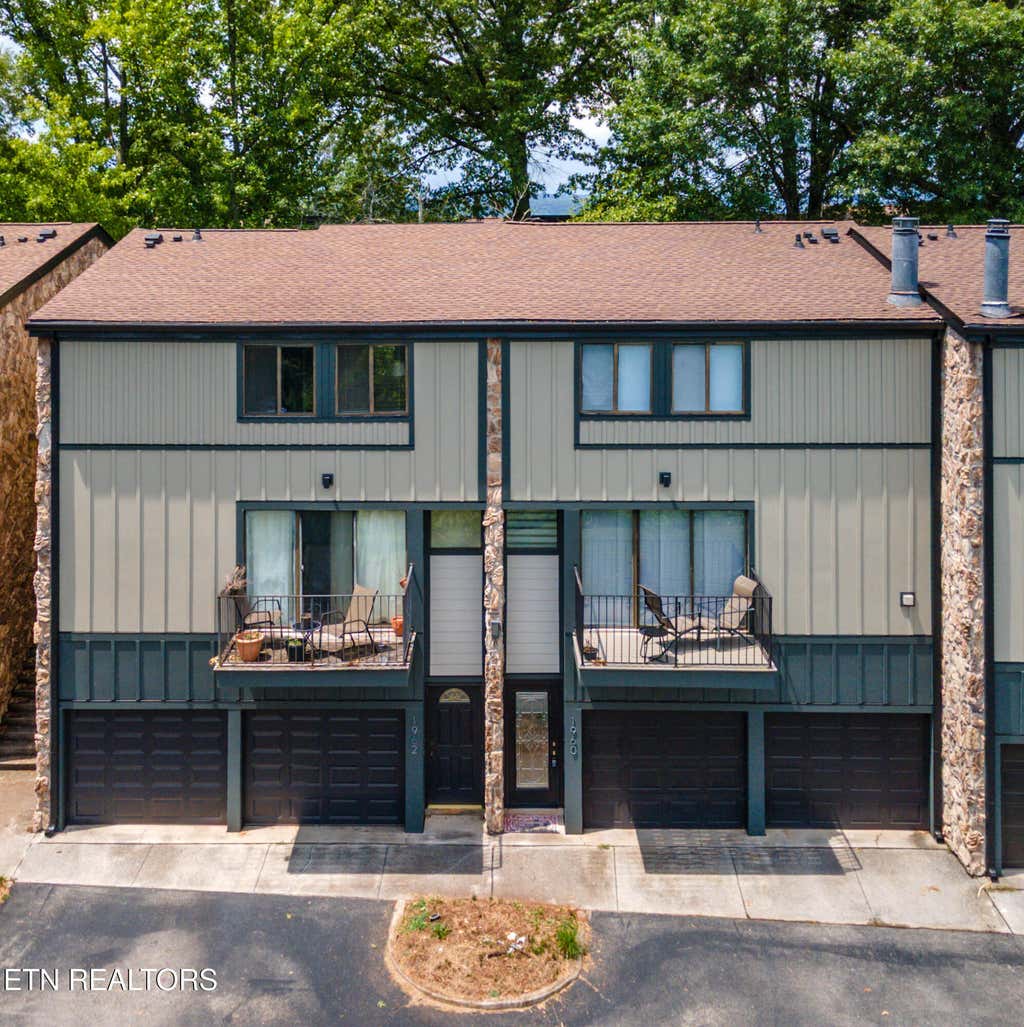 Photo of 1960 Cherokee Bluff Drive, Knoxville, TN 37920 (MLS # 1351186)