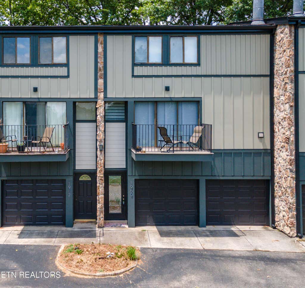 Photo of 1960 Cherokee Bluff Drive, Knoxville, TN 37920 (MLS # 1351186)