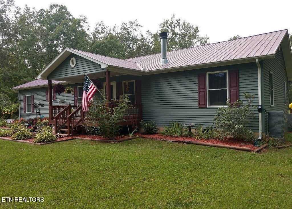 Photo of 3252 Cumberland Lakes Drive, Monterey, TN 38574 (MLS # 1357927)