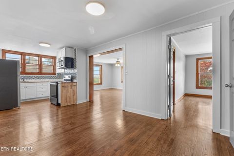 Tiny photo for 517 W 2nd Ave, Lenoir City, TN 37771 (MLS # 1337501)