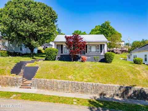 Photo of 517 W 2nd Ave, Lenoir City, TN 37771 (MLS # 1337501)