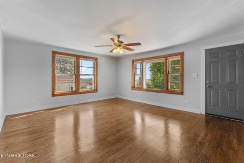 Tiny photo for 517 W 2nd Ave, Lenoir City, TN 37771 (MLS # 1337501)