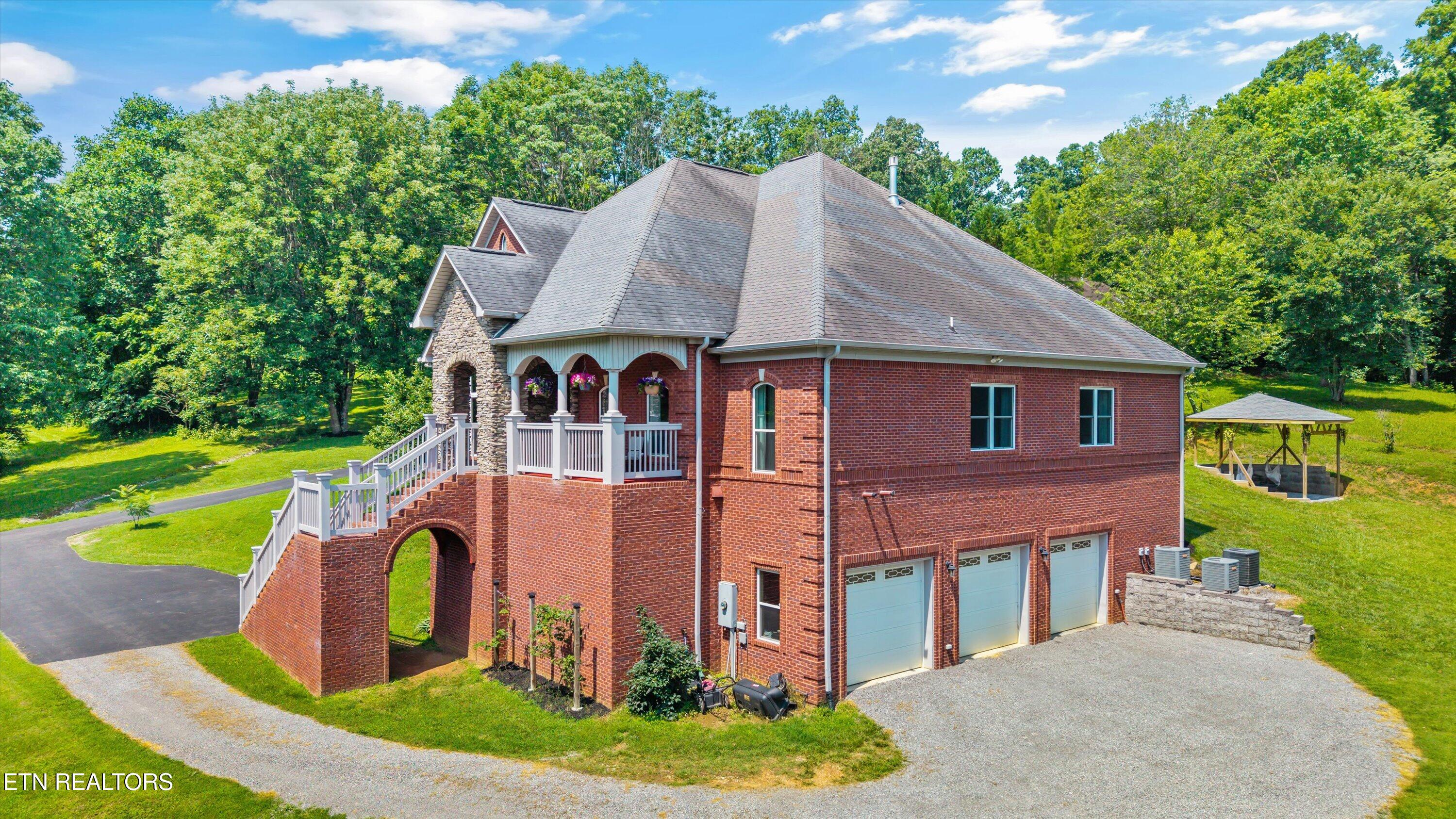 33 Riverside Drive