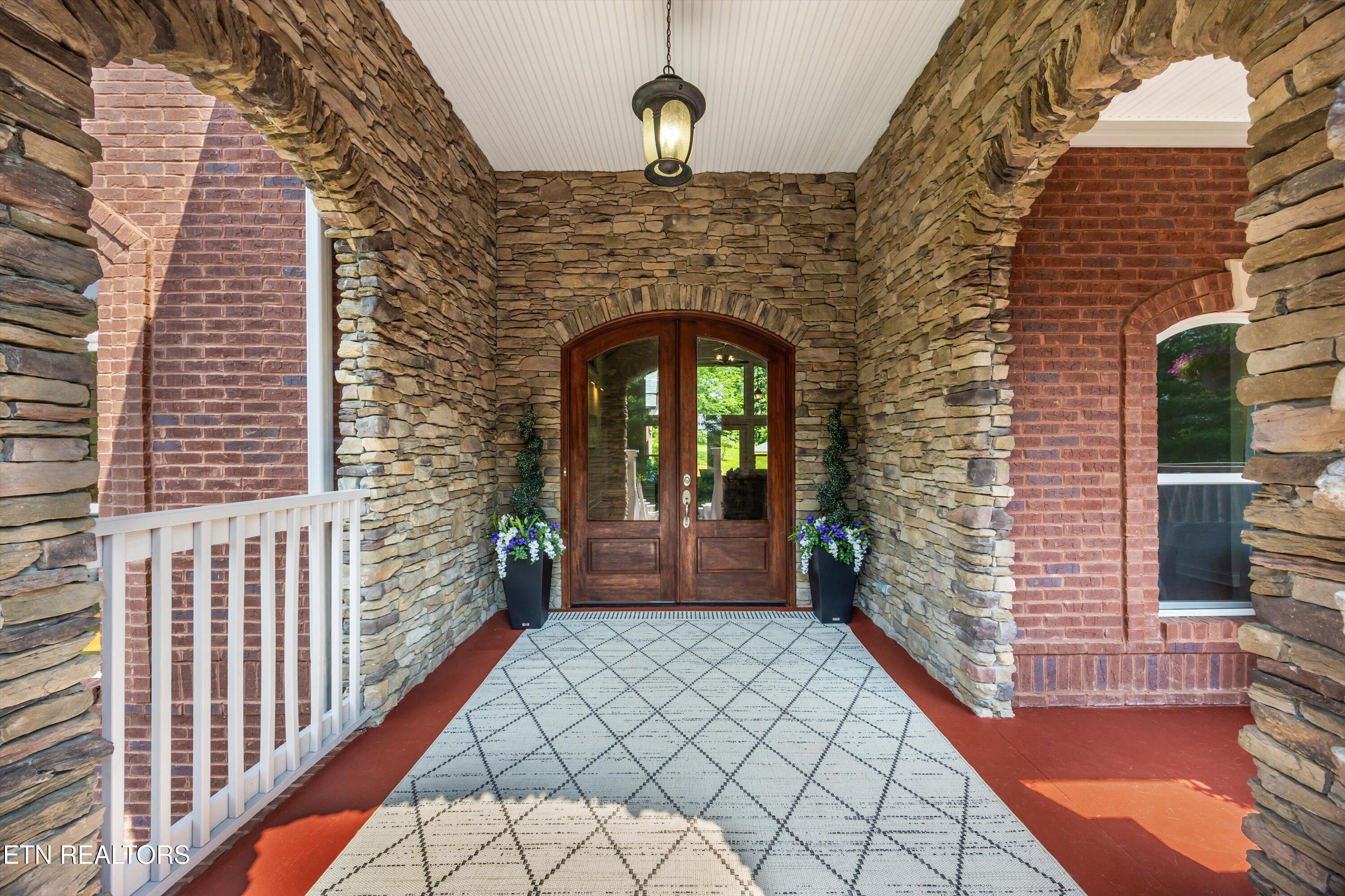 33 Riverside Drive