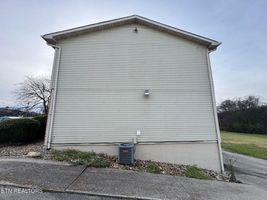 Photo of 1926 Topside Rd, Louisville, TN 37777 (MLS # 1323529)