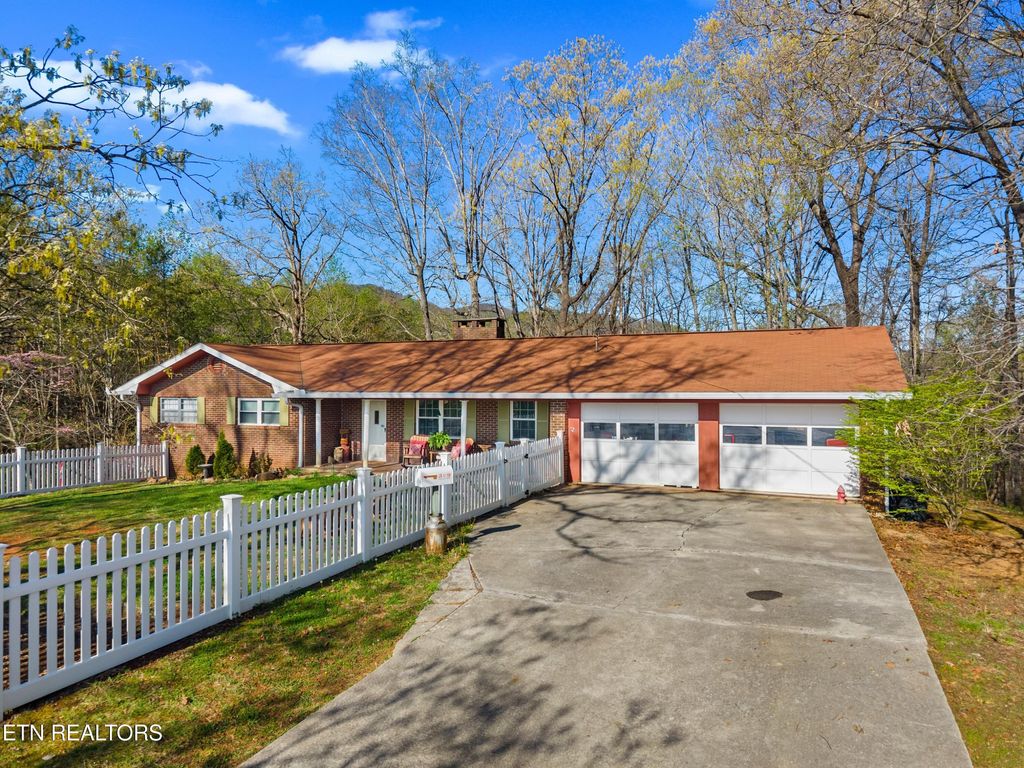 Photo of 1060 Sunset Circle, Newport, TN 37821 (MLS # 1335374)