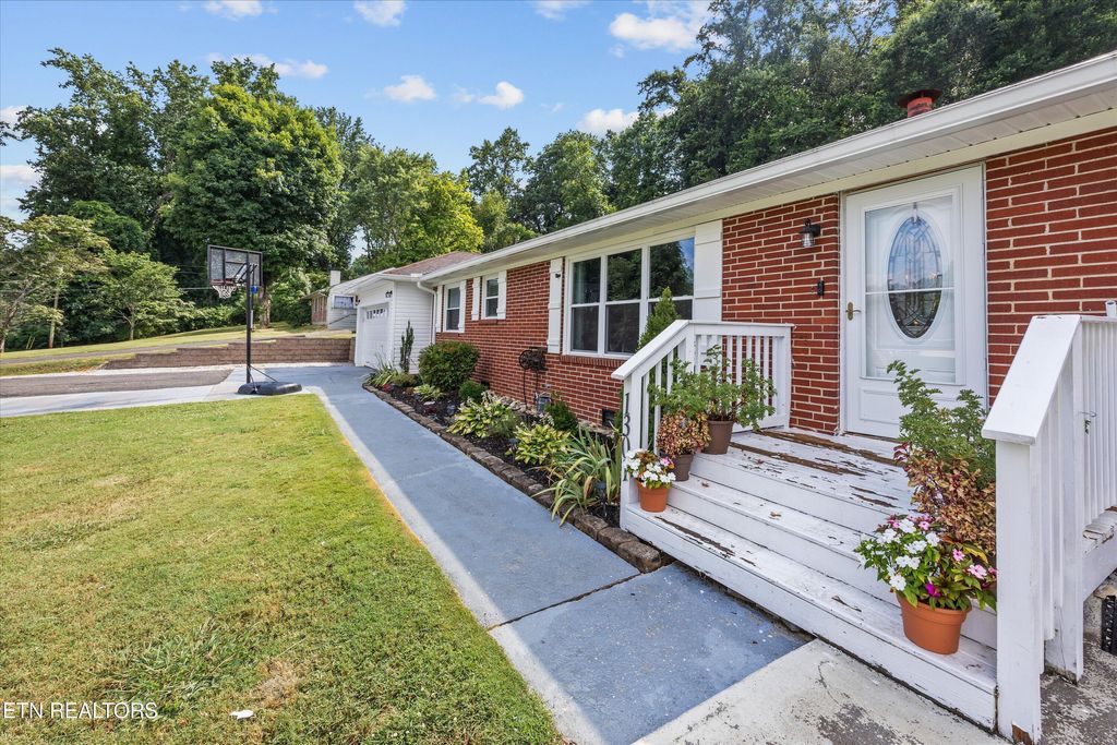 Photo of 1301 Dogwood Drive, Kingston, TN 37763 (MLS # 1307572)