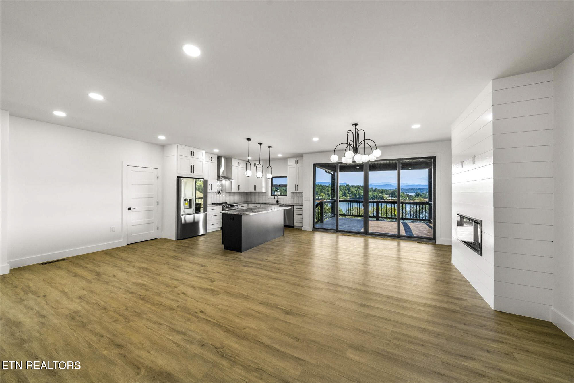403 Hampton Way