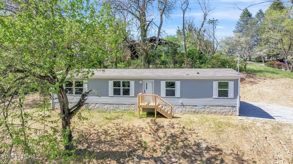 Photo of 410 N Patton Ave, Rockwood, TN 37854 (MLS # 1287334)