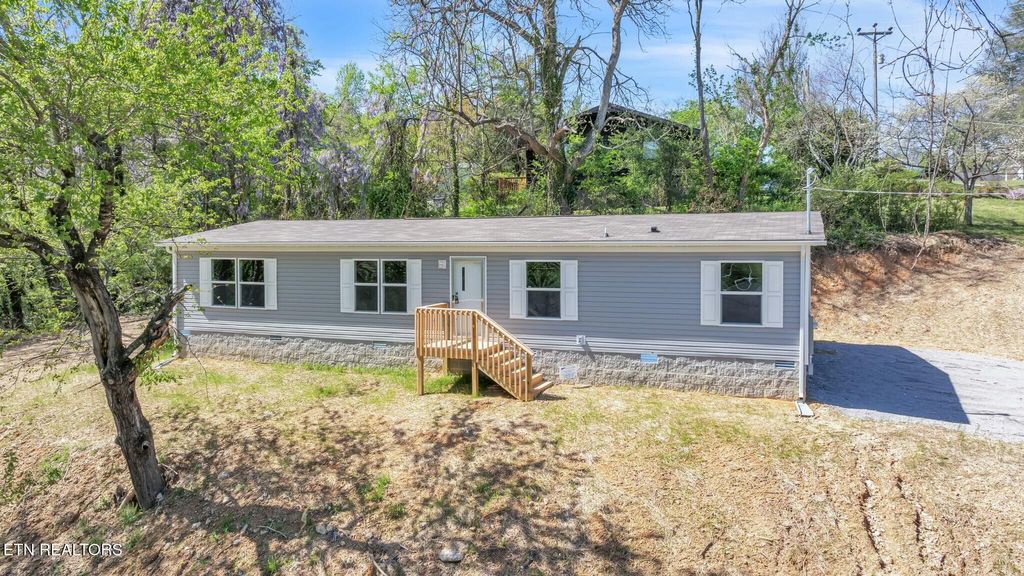Photo of 410 N Patton Ave, Rockwood, TN 37854 (MLS # 1287334)