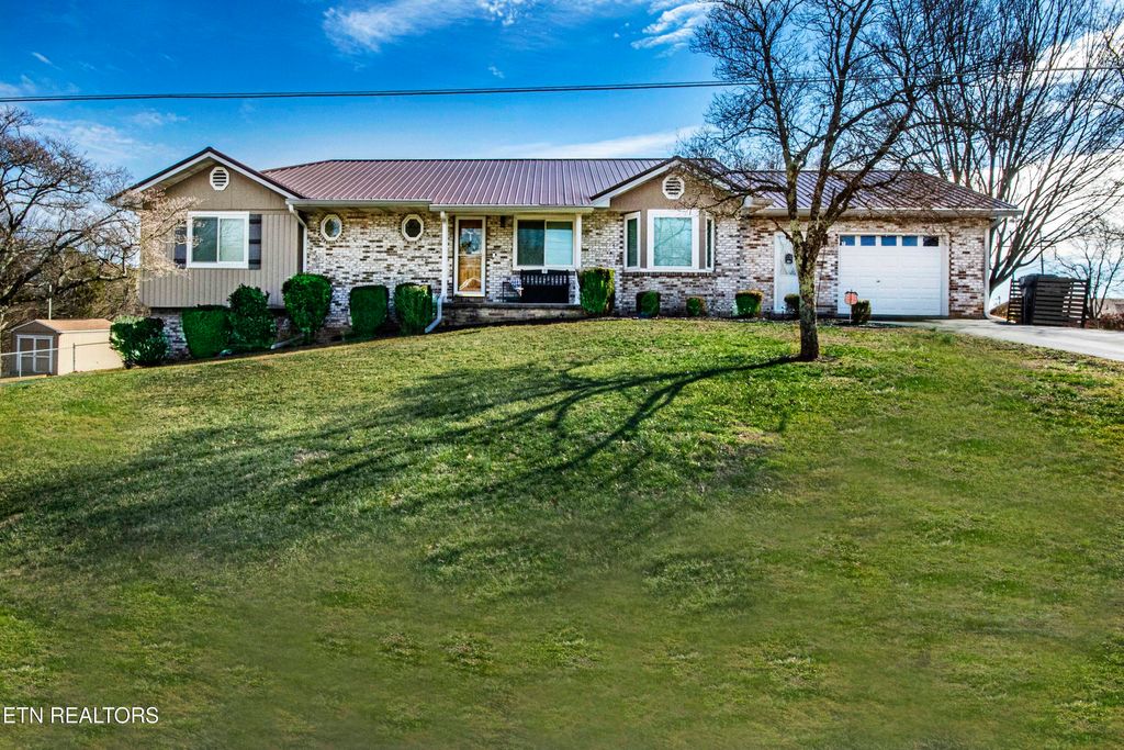 Photo of 312 James Drive, Lenoir City, TN 37772 (MLS # 1330117)