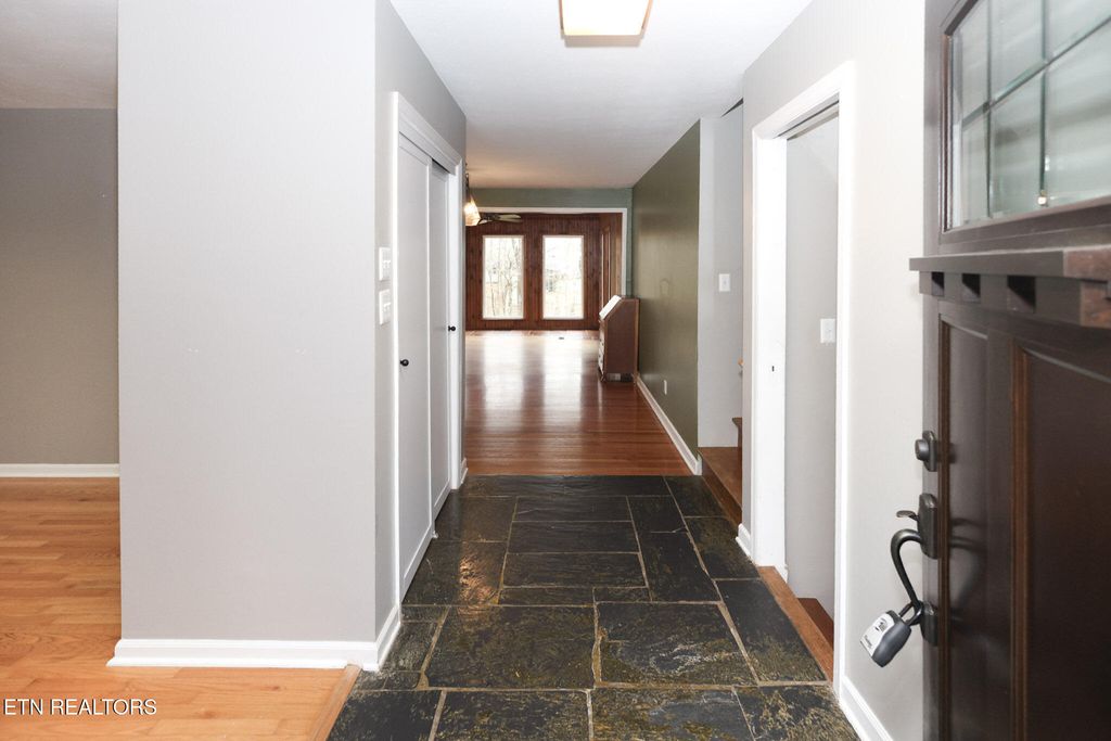 Photo of 112 Newcrest Lane, Oak Ridge, TN 37830 (MLS # 1332191)