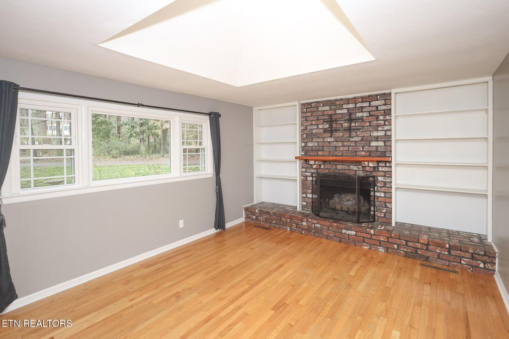 Photo of 112 Newcrest Lane, Oak Ridge, TN 37830 (MLS # 1332191)