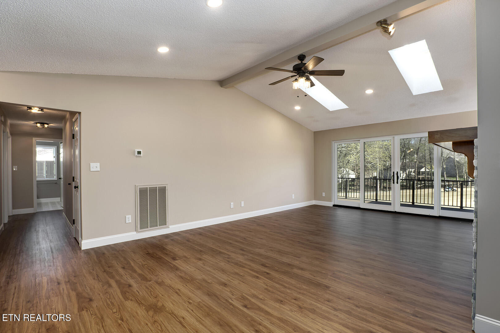 Loudon, Tennessee 37774, United States, 3 Bedrooms Bedrooms, ,2 BathroomsBathrooms,Residential,Active,96109