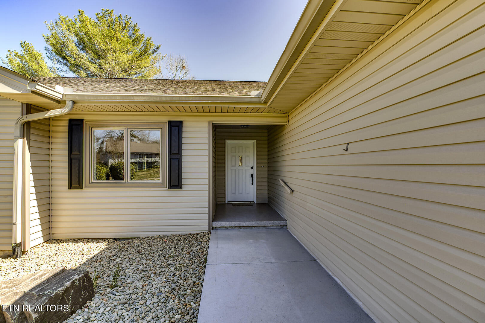 Loudon, Tennessee 37774, United States, 3 Bedrooms Bedrooms, ,2 BathroomsBathrooms,Residential,Active,96109