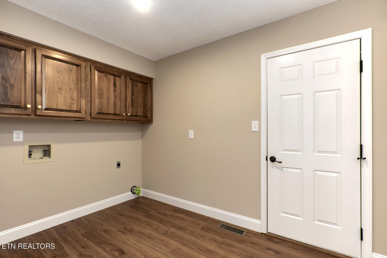 Loudon, Tennessee 37774, United States, 3 Bedrooms Bedrooms, ,2 BathroomsBathrooms,Residential,Active,96109