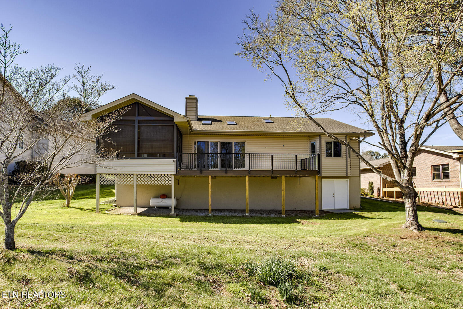 Loudon, Tennessee 37774, United States, 3 Bedrooms Bedrooms, ,2 BathroomsBathrooms,Residential,Active,96109