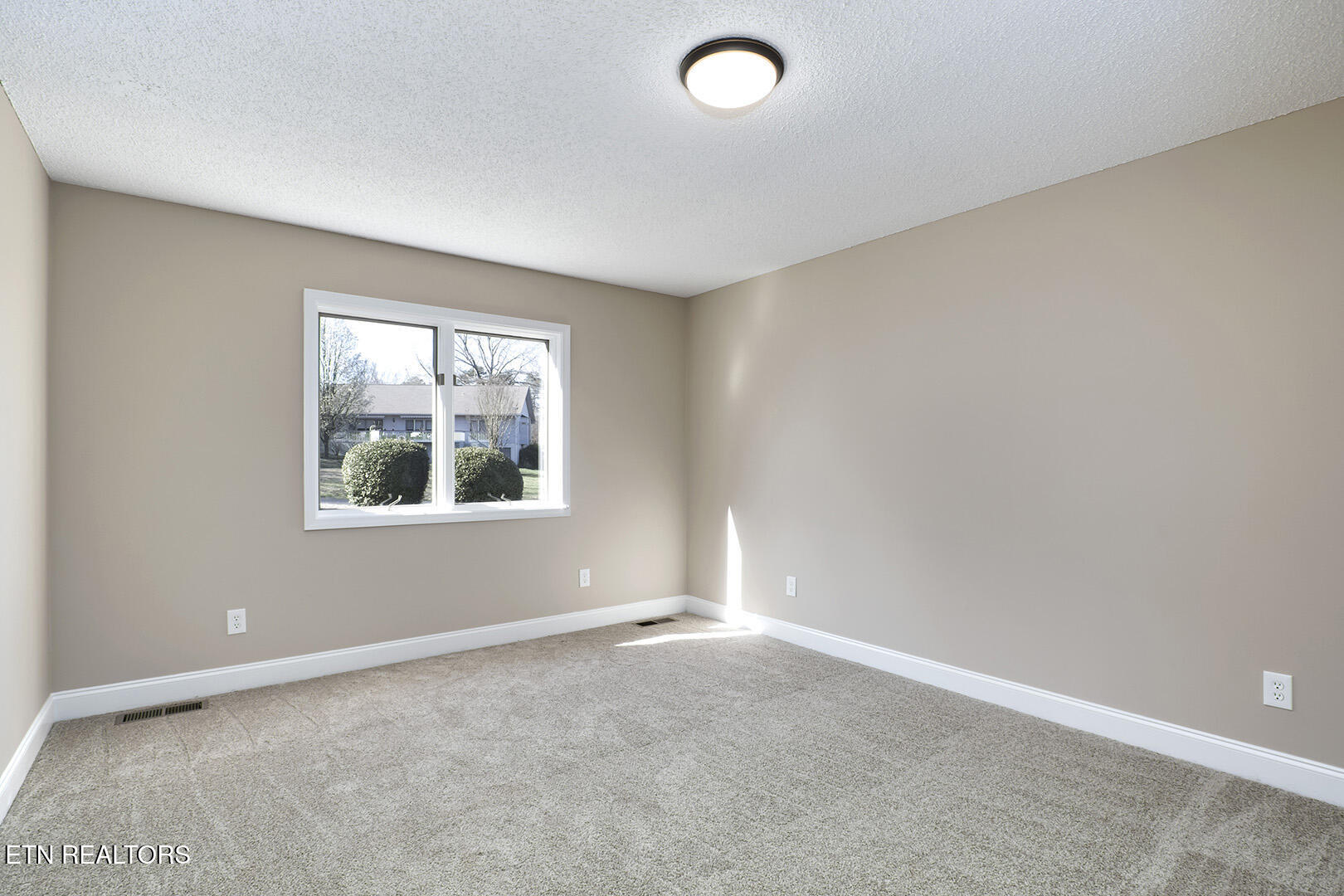 Loudon, Tennessee 37774, United States, 3 Bedrooms Bedrooms, ,2 BathroomsBathrooms,Residential,Active,96109