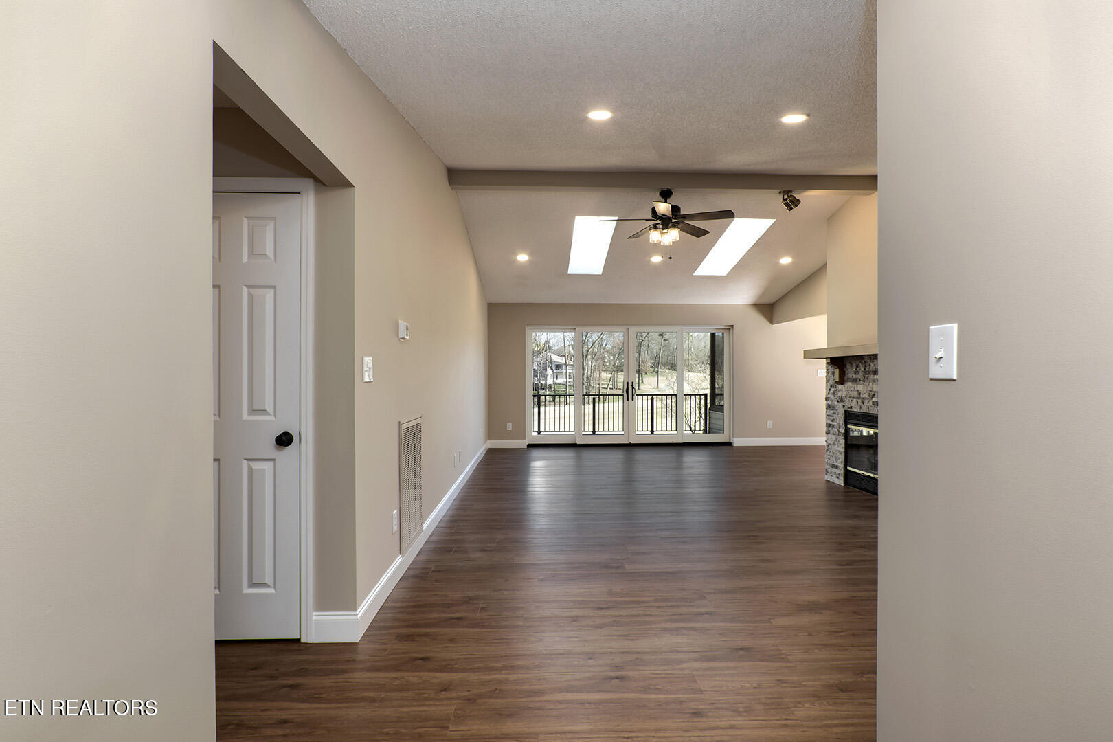 Loudon, Tennessee 37774, United States, 3 Bedrooms Bedrooms, ,2 BathroomsBathrooms,Residential,Active,96109