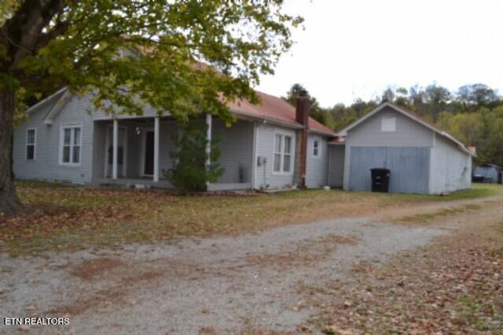 Photo of 218 E Lake Ave Ave, Celina, TN 38551 (MLS # 1319836)