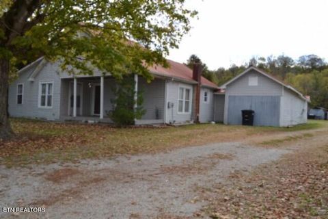 Photo of 218 E Lake Ave Ave, Celina, TN 38551 (MLS # 1319836)