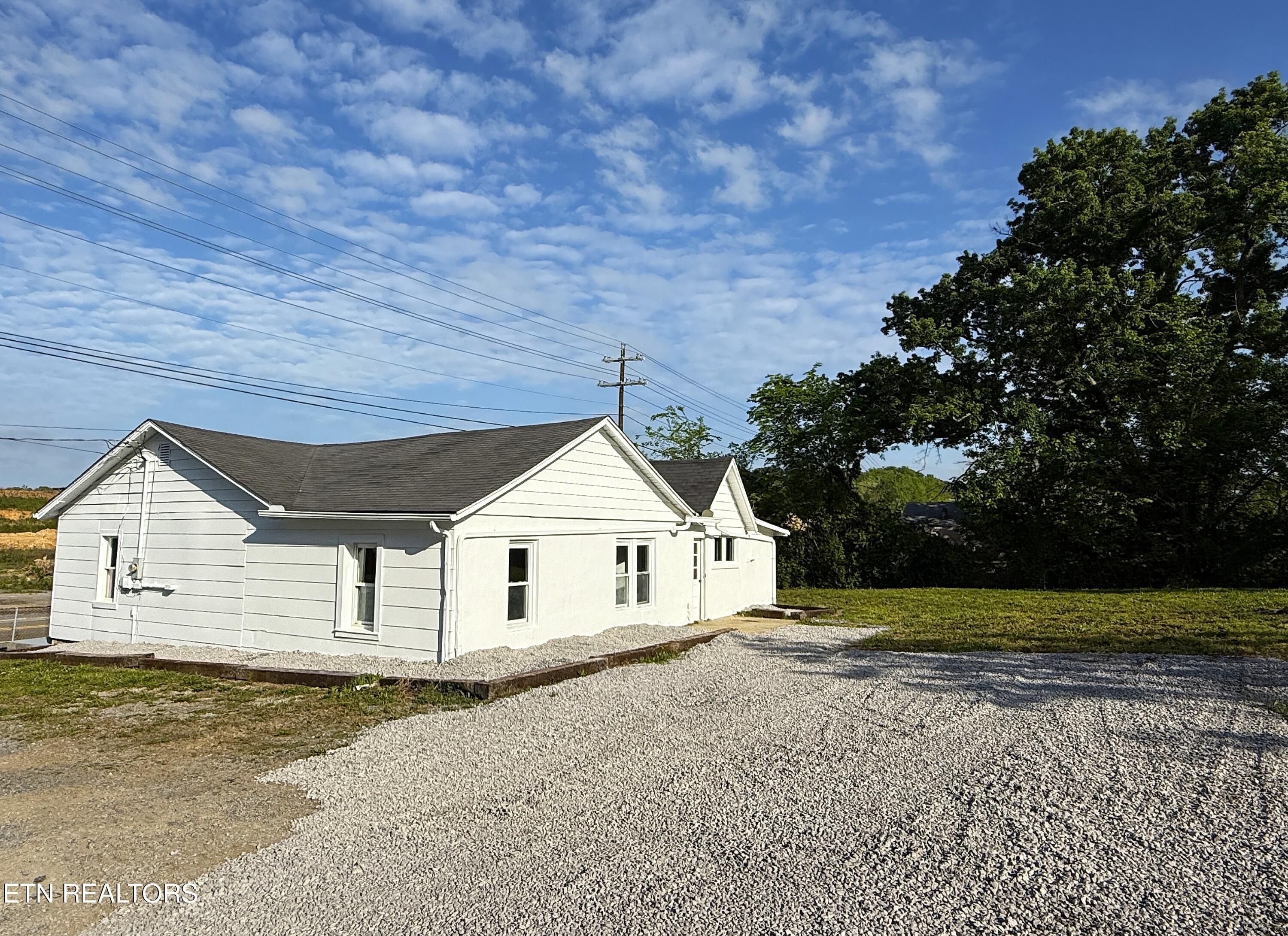 270 Highway 25E
