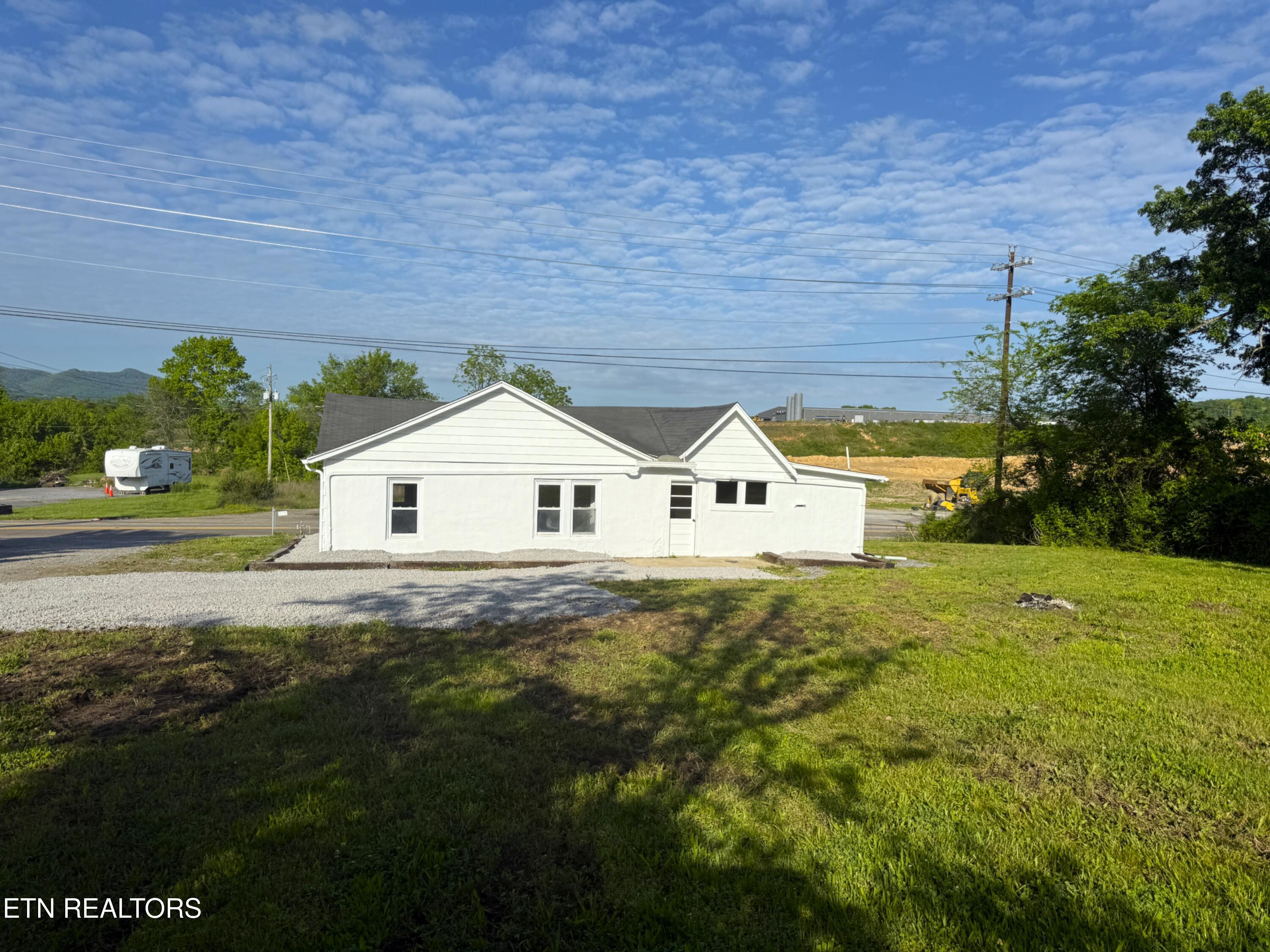 270 Highway 25E