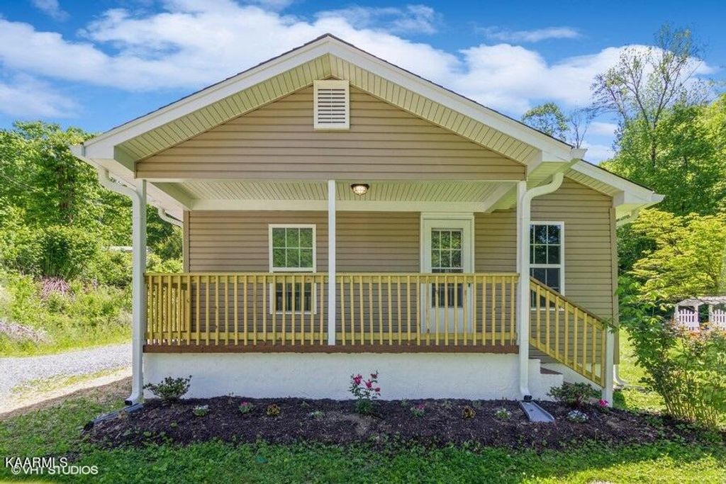 Photo of 571 Half Moon Rd, Oliver Springs, TN 37840 (MLS # 1232113)