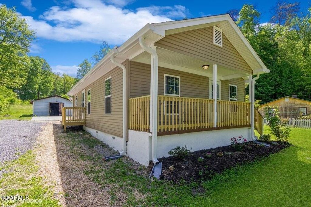 Photo of 571 Half Moon Rd, Oliver Springs, TN 37840 (MLS # 1232113)