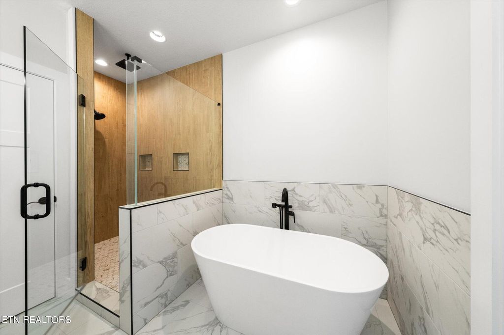 Photo of 273 Sugar Maple Court, Madisonville, TN 37354 (MLS # 1300378)