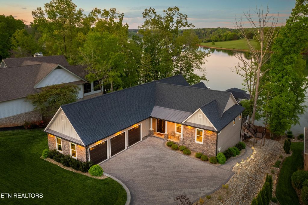 Photo of 957 Kahite Tr, Vonore, TN 37885 (MLS # 1266008)