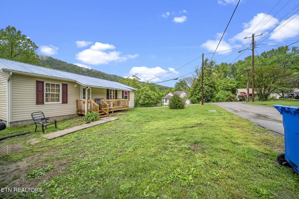 Photo of 301 Hill St, Rocky Top, TN 37769 (MLS # 1299039)