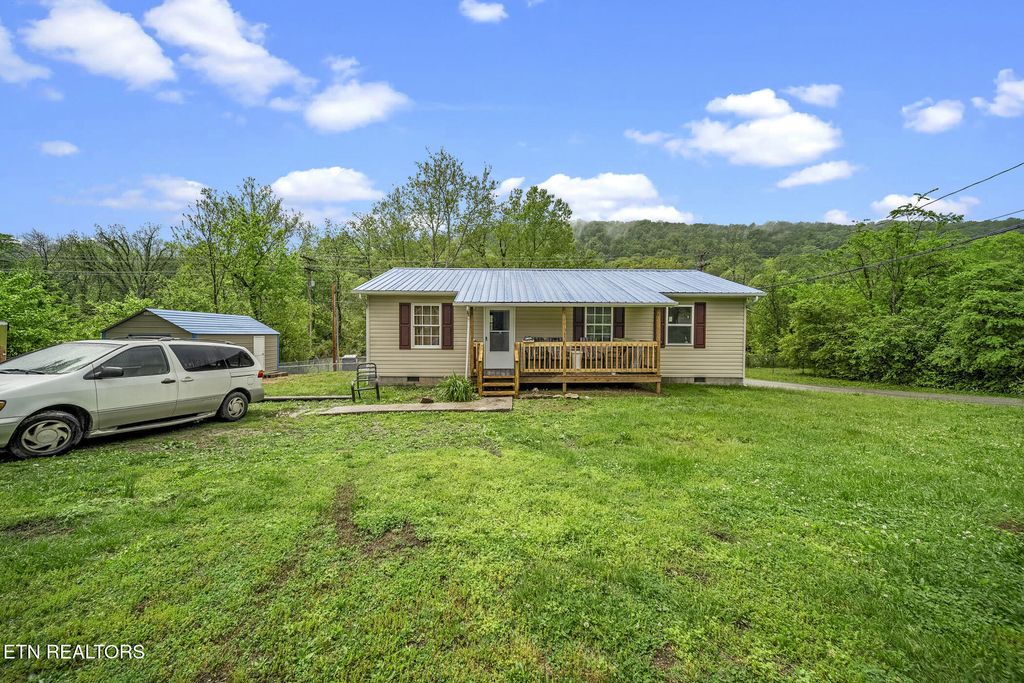 Photo of 301 Hill St, Rocky Top, TN 37769 (MLS # 1299039)