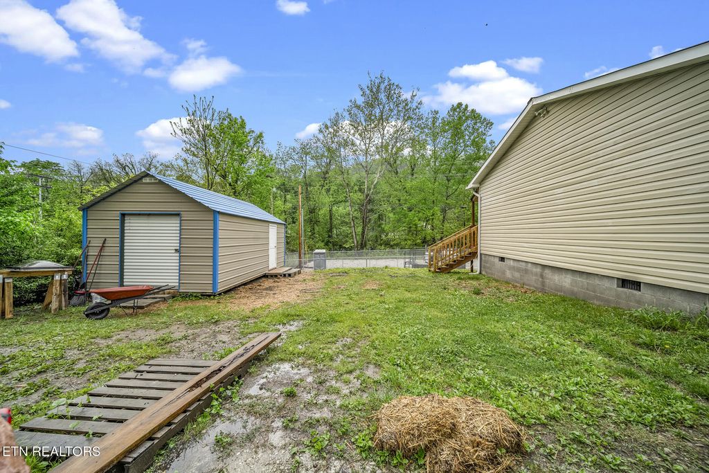 Photo of 301 Hill St, Rocky Top, TN 37769 (MLS # 1299039)