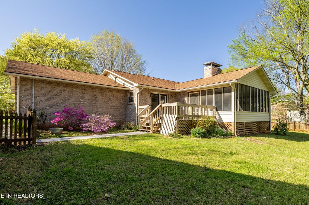 Photo of 975 Vera Drive, Alcoa, TN 37701 (MLS # 1296827)