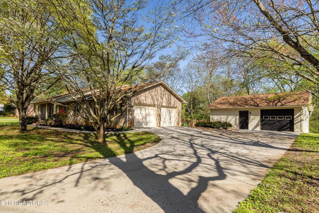 Photo of 975 Vera Drive, Alcoa, TN 37701 (MLS # 1296827)