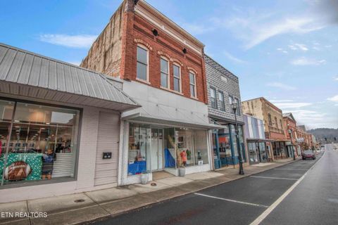 Photo of 428 N Roane St, Harriman, TN 37748 (MLS # 1318836)