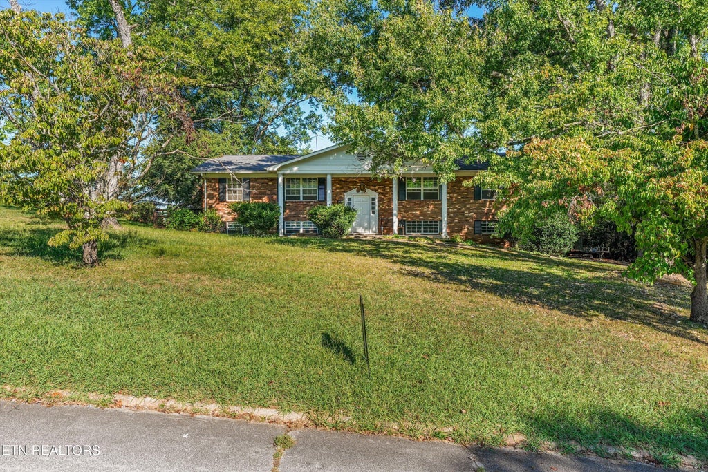 Photo of 1208 Scenic Hill Drive, Louisville, TN 37777 (MLS # 1355096)