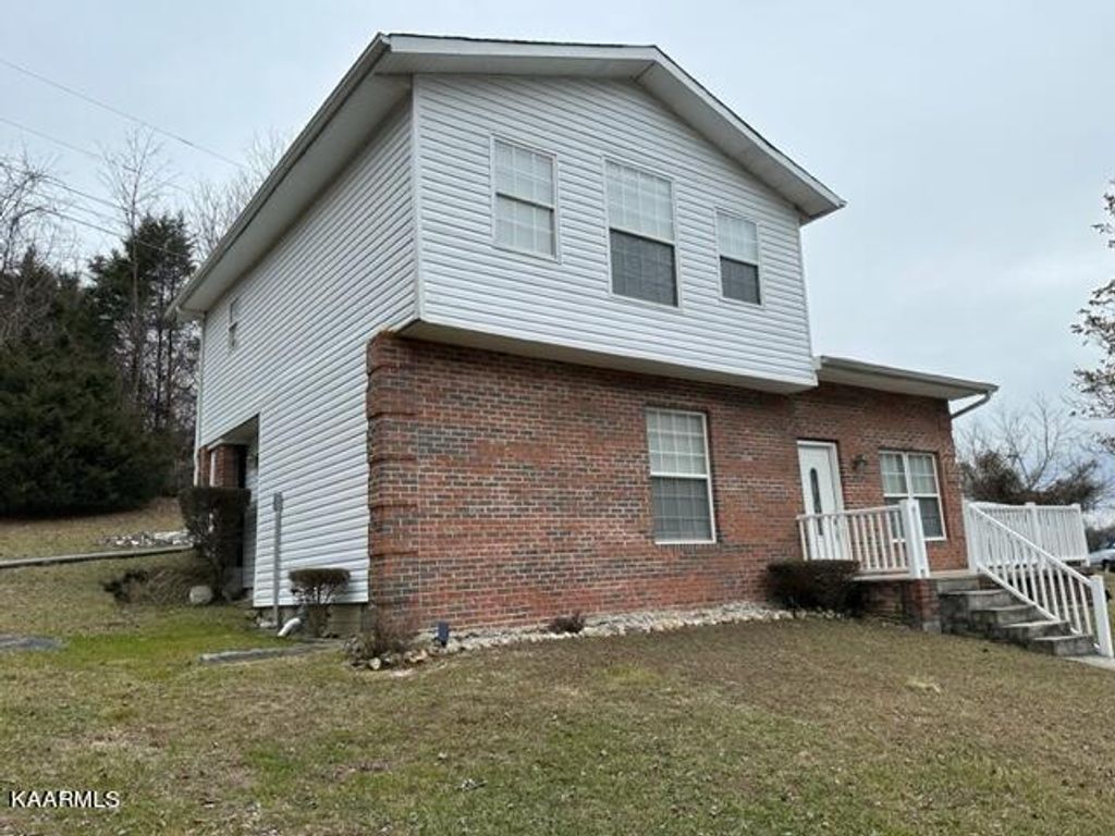 Photo of 1068 Essary Rd, Tazewell, TN 37879 (MLS # 1215346)