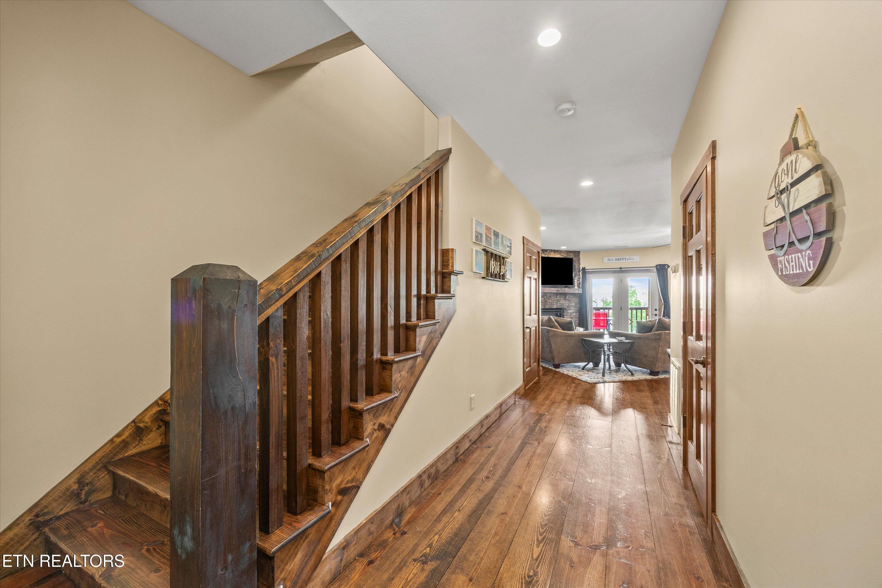 602 Round Lake Circle