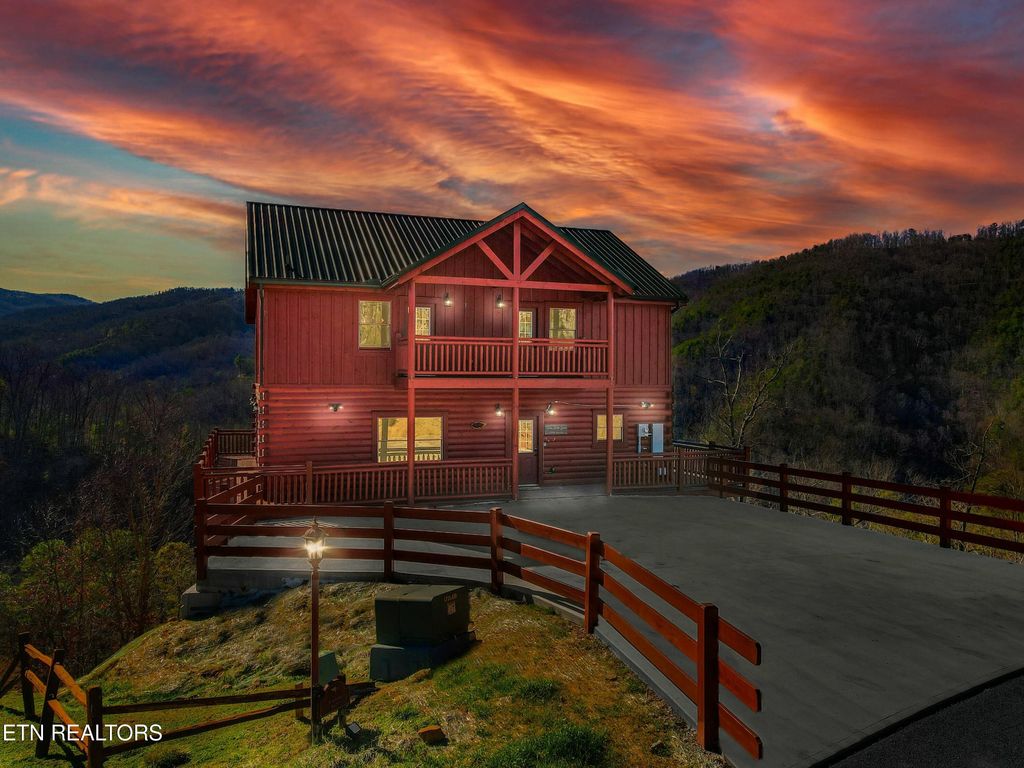 Photo of 1029 Street Of Dreams Rd, Gatlinburg, TN 37738 (MLS # 1296101)