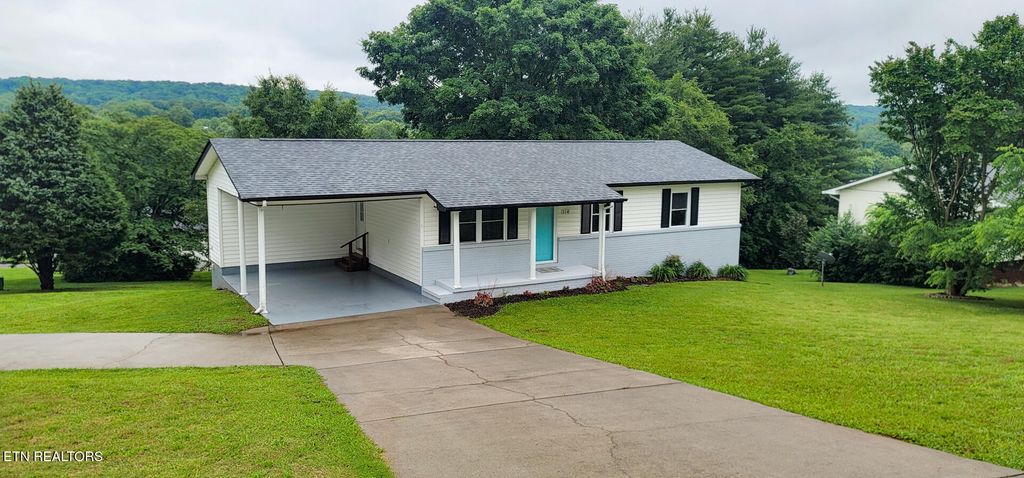 Photo of 314 Young Drive, Sweetwater, TN 37874 (MLS # 1302896)