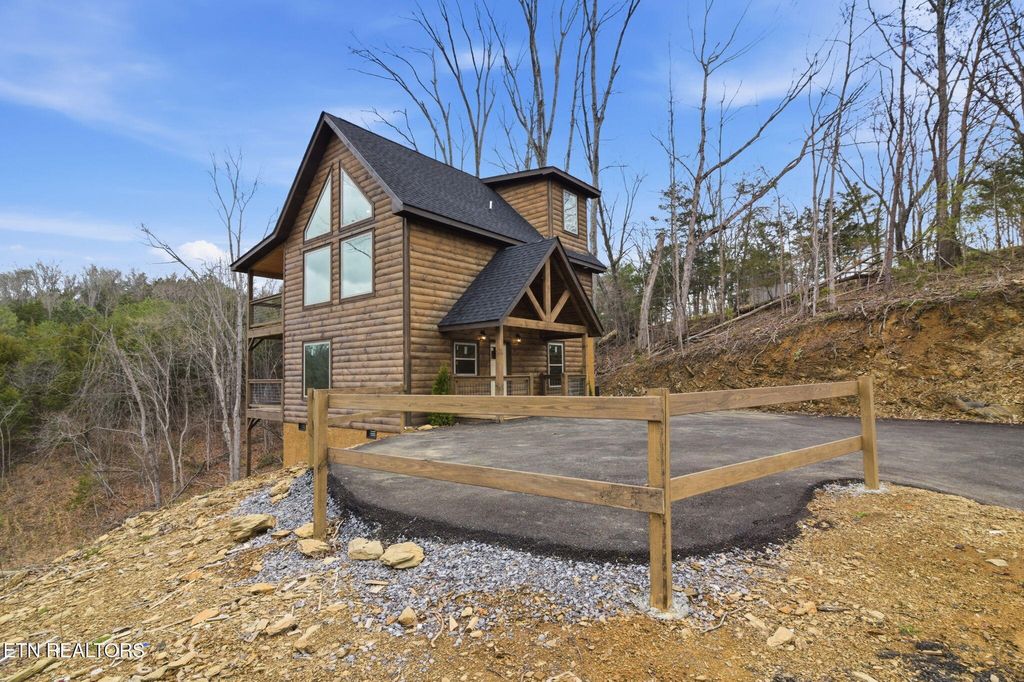 Photo of 893 Beverly Hills Drive, Sevierville, TN 37862 (MLS # 1333266)