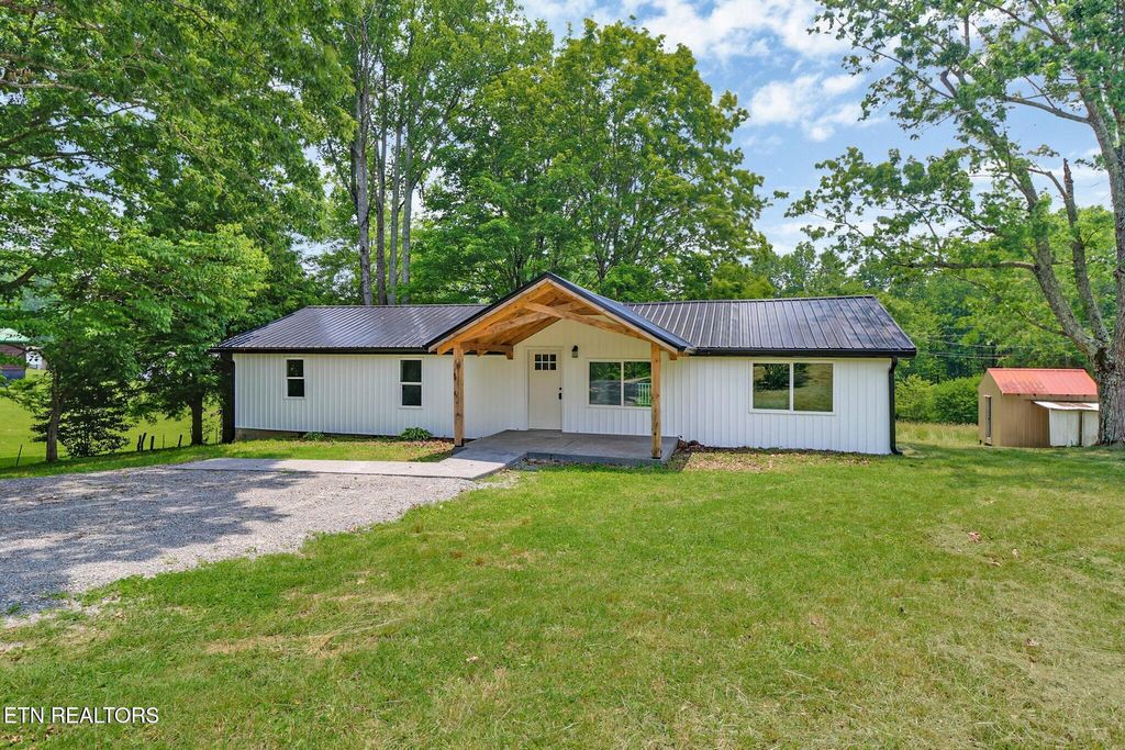 Photo of 1095 Franklin Rd, Jamestown, TN 38556 (MLS # 1330068)