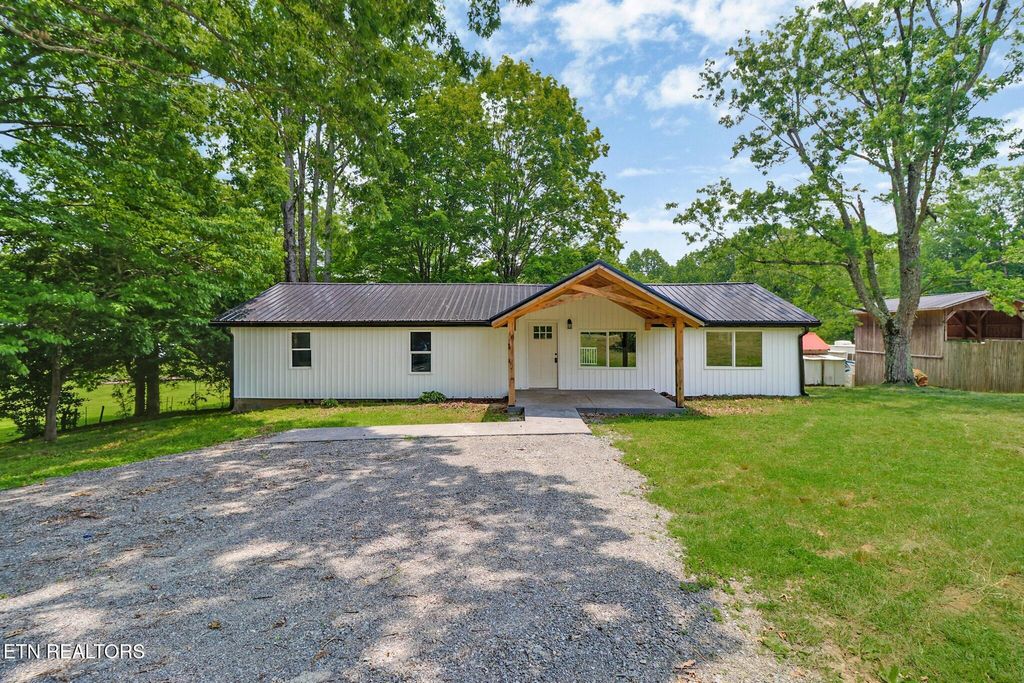Photo of 1095 Franklin Rd, Jamestown, TN 38556 (MLS # 1330068)