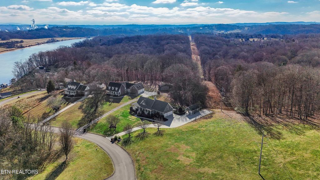 Photo of 190 Vineyard Cove Drive, Loudon, TN 37774 (MLS # 1325518)